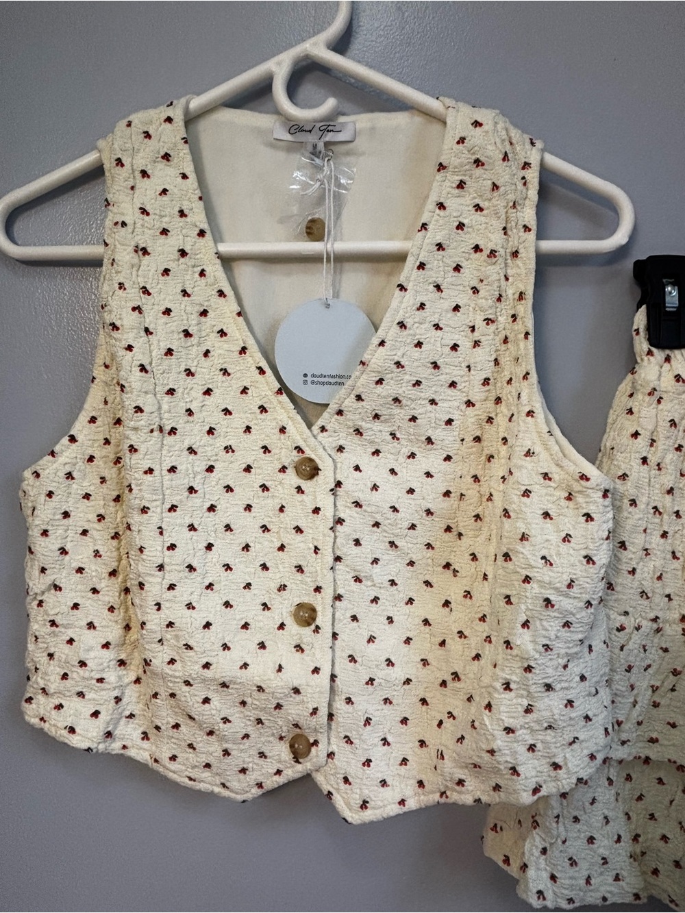 Cloud Ten 2-Piece Cherry Print Vest and Tiered Skirt Set - Cream - Size M. NWT - Picture 3 of 13